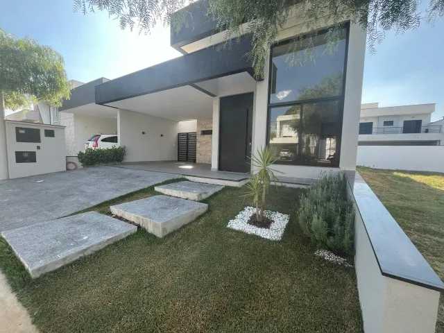 Fachada imponente da casa térrea nova no Ibiti Reserva em Sorocaba
